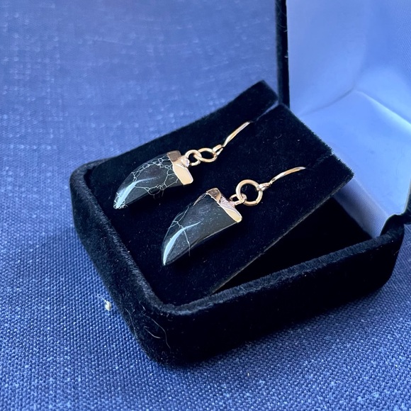 🌻NIB Black Marble Gold Dipped Faceted Gemstone Fang Earrings🌻 - Picture 7 of 12